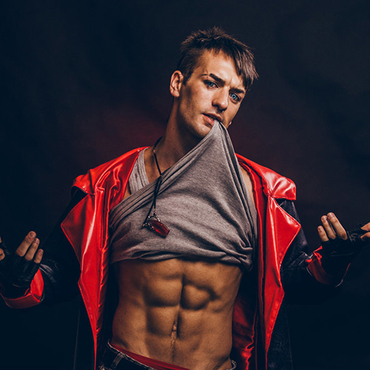 Devil-May-Cry-3-Devil-May-Cry-4-cosplay-Leon-Chiro-1908409